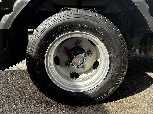 いすゞ エルフ 2RG-NJR88A(2WD)の写真28