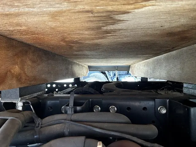 いすゞ エルフ 2RG-NJR88A(2WD)の写真31