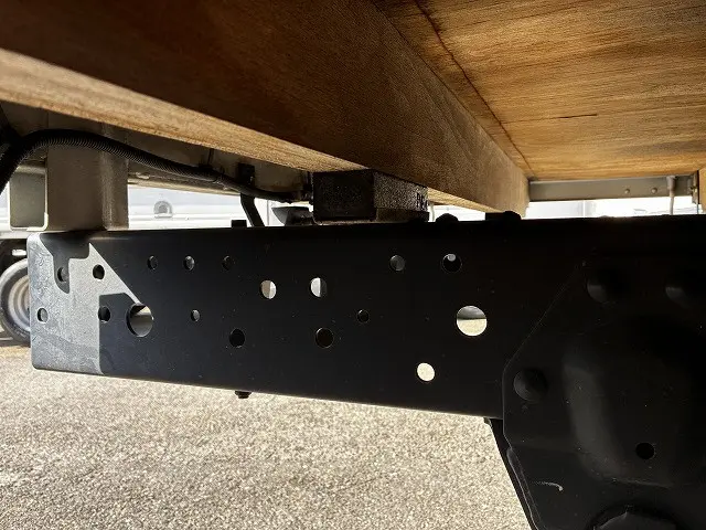 いすゞ エルフ 2RG-NJR88A(2WD)の写真32