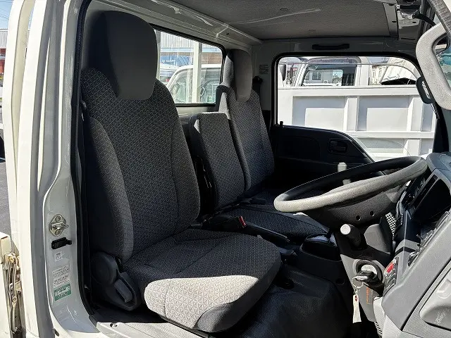 いすゞ エルフ 2RG-NJR88A(2WD)の写真36