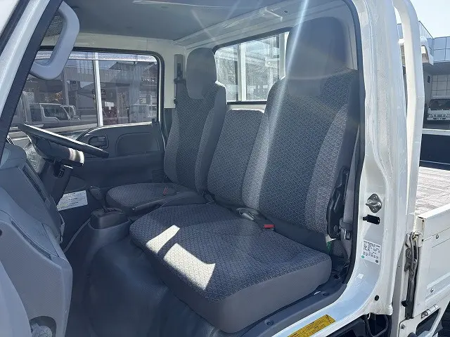 いすゞ エルフ 2RG-NJR88A(2WD)の写真38