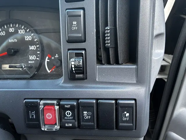 いすゞ エルフ 2RG-NJR88A(2WD)の写真40