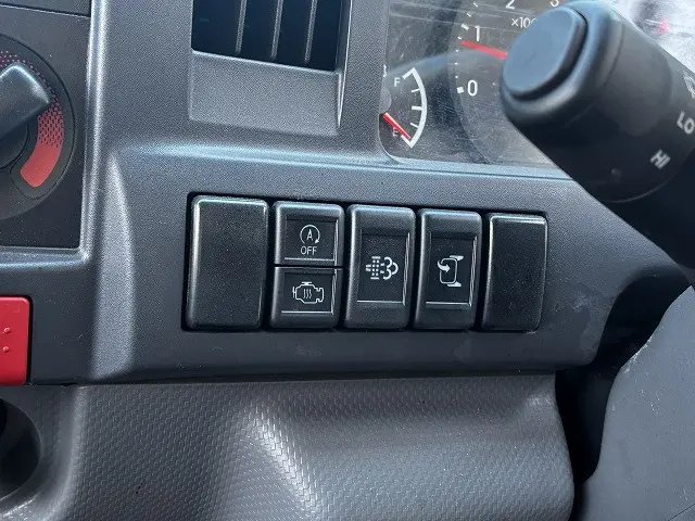 いすゞ エルフ 2RG-NJR88A(2WD)の写真41