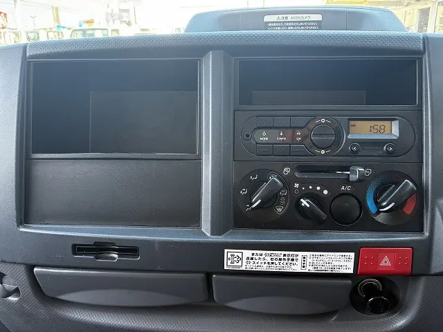 いすゞ エルフ 2RG-NJR88A(2WD)の写真42