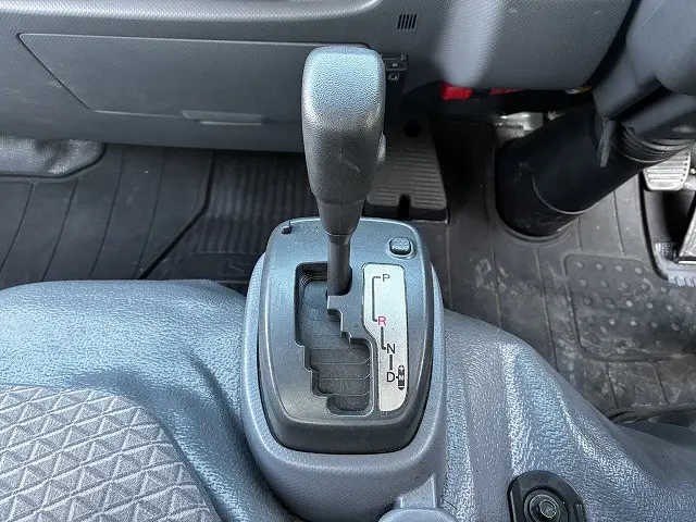 いすゞ エルフ 2RG-NJR88A(2WD)の写真44