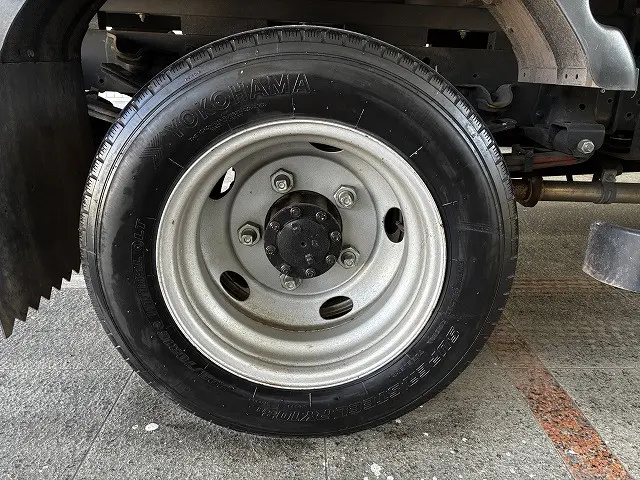 いすゞ エルフ 2RG-NLR88AR(2WD)の写真25