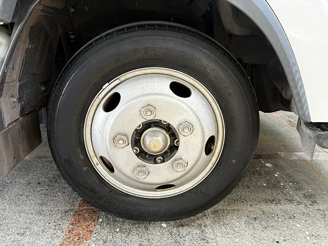 いすゞ エルフ 2RG-NLR88AR(2WD)の写真26