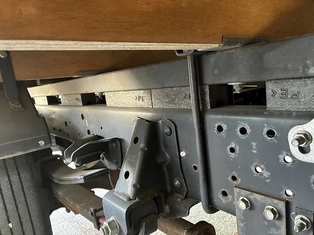 いすゞ エルフ 2RG-NLR88AR(2WD)の写真27