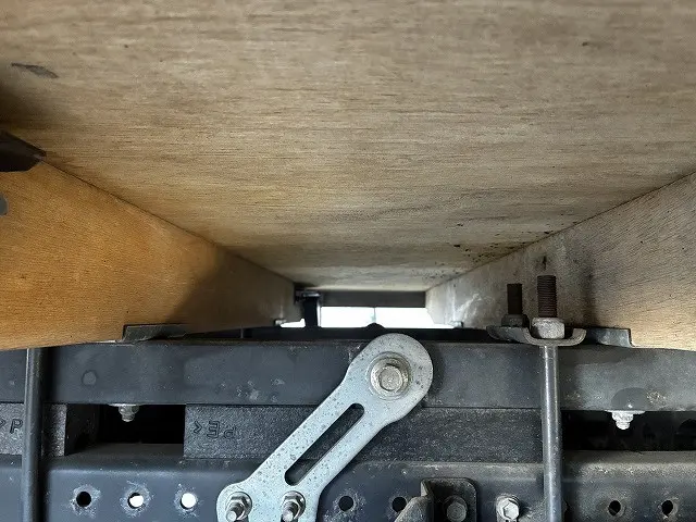 いすゞ エルフ 2RG-NLR88AR(2WD)の写真28