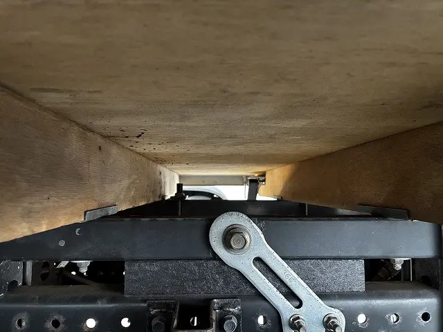 いすゞ エルフ 2RG-NLR88AR(2WD)の写真30