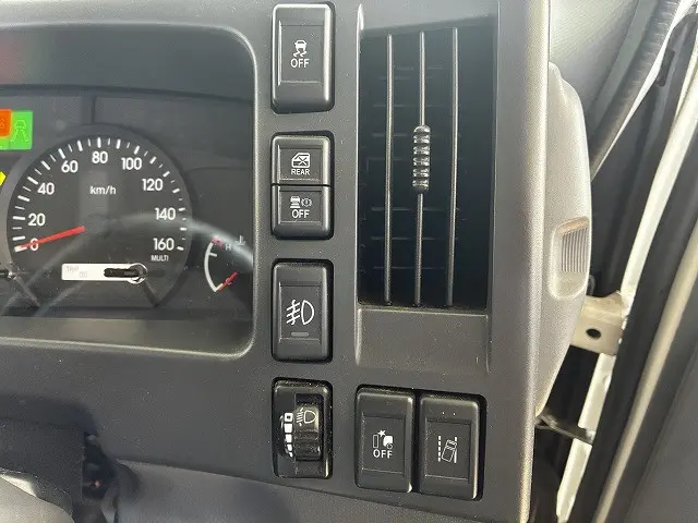 いすゞ エルフ 2RG-NLR88AR(2WD)の写真38