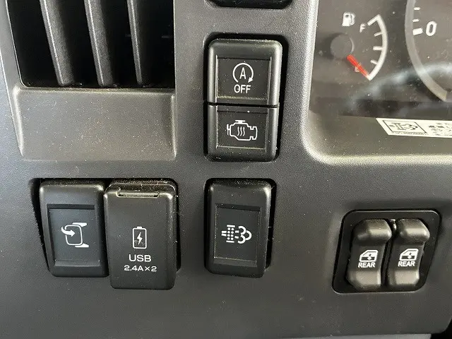 いすゞ エルフ 2RG-NLR88AR(2WD)の写真39