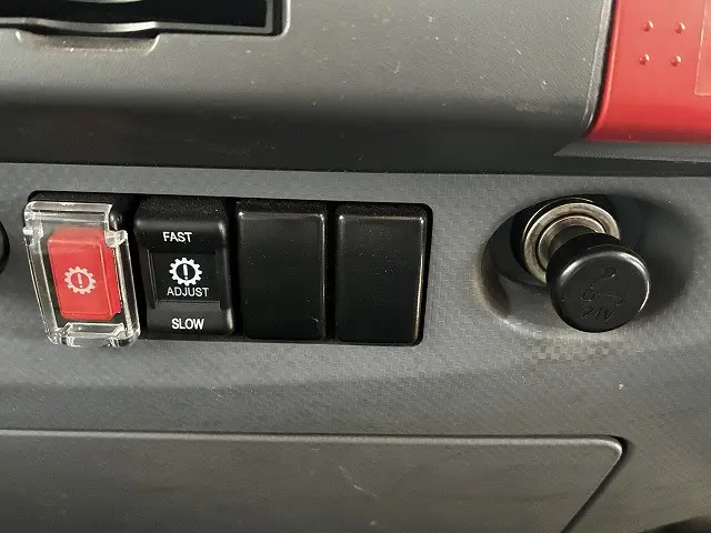 いすゞ エルフ 2RG-NLR88AR(2WD)の写真40