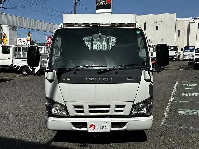 いすゞ エルフ PB-NKR81A(2WD)の写真2