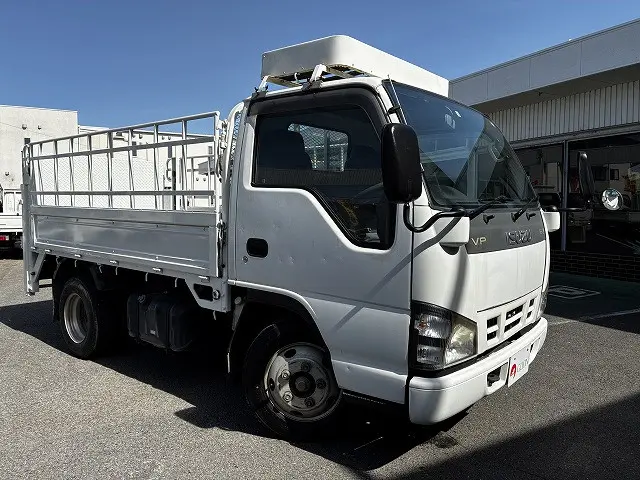 いすゞ エルフ PB-NKR81A(2WD)の写真3