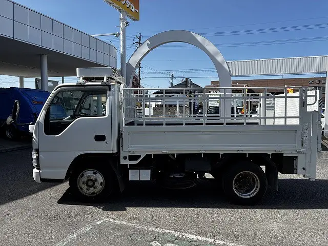 いすゞ エルフ PB-NKR81A(2WD)の写真4