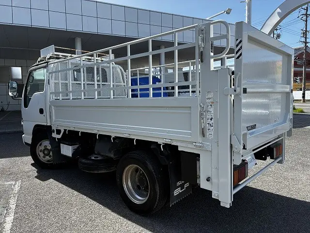 いすゞ エルフ PB-NKR81A(2WD)の写真6