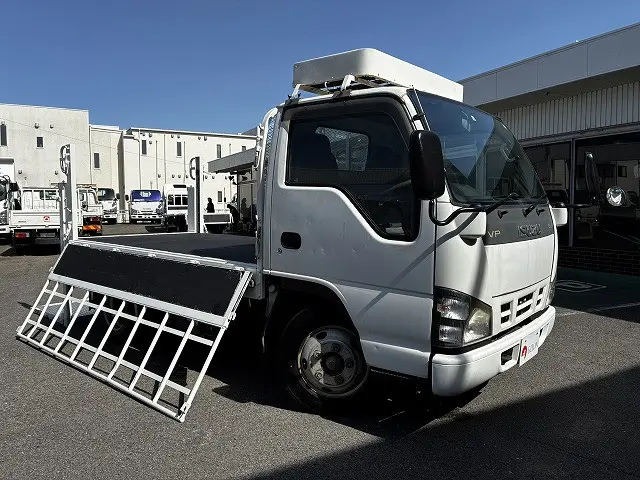 いすゞ エルフ PB-NKR81A(2WD)の写真10