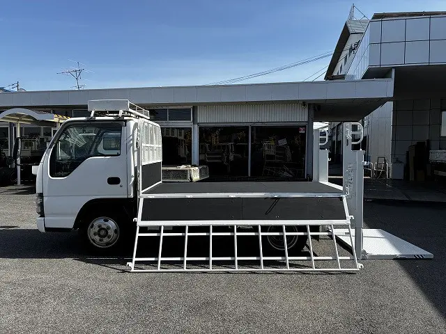 いすゞ エルフ PB-NKR81A(2WD)の写真11