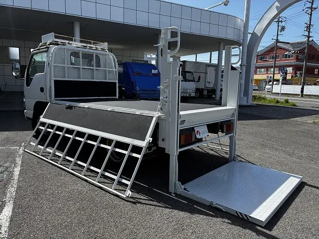 いすゞ エルフ PB-NKR81A(2WD)の写真13