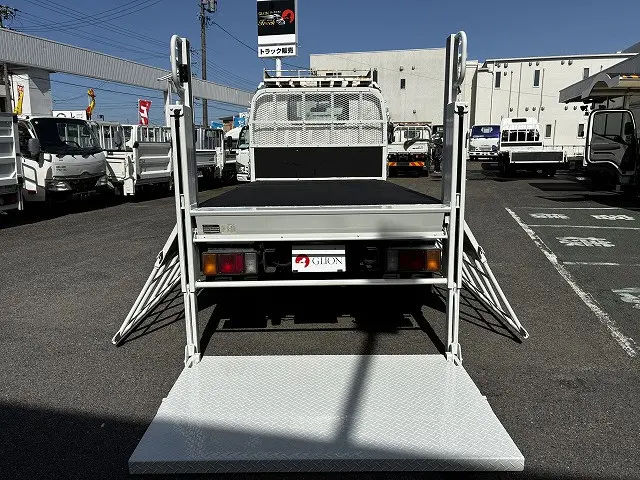 いすゞ エルフ PB-NKR81A(2WD)の写真14