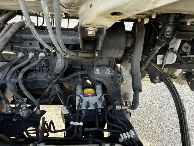 いすゞ エルフ PB-NKR81A(2WD)の写真22