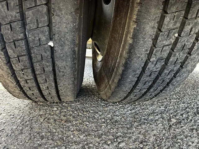 いすゞ エルフ PB-NKR81A(2WD)の写真31