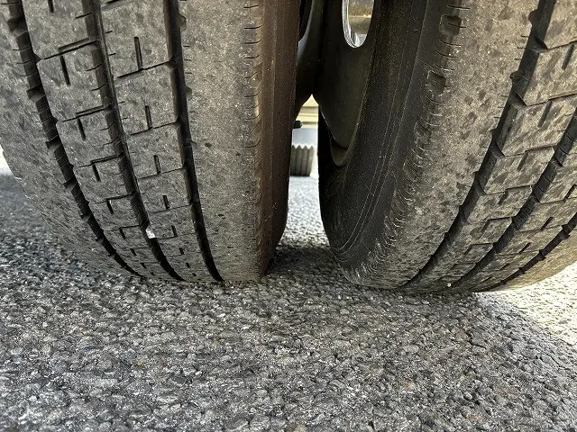 いすゞ エルフ PB-NKR81A(2WD)の写真32