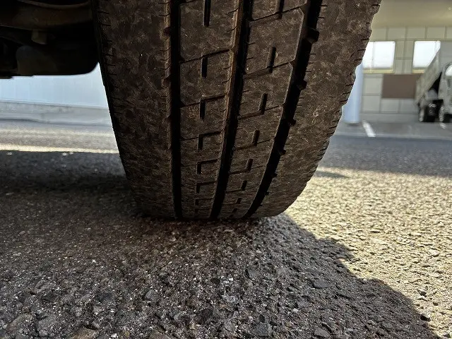 いすゞ エルフ PB-NKR81A(2WD)の写真33