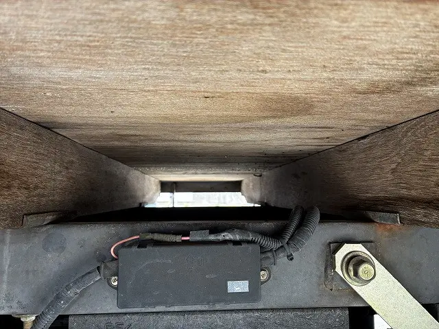 いすゞ エルフ PB-NKR81A(2WD)の写真37