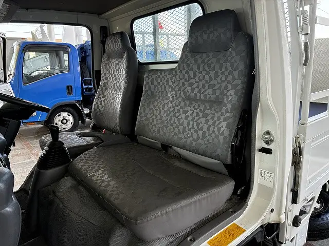 いすゞ エルフ PB-NKR81A(2WD)の写真39