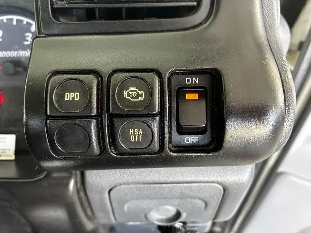 いすゞ エルフ PB-NKR81A(2WD)の写真43