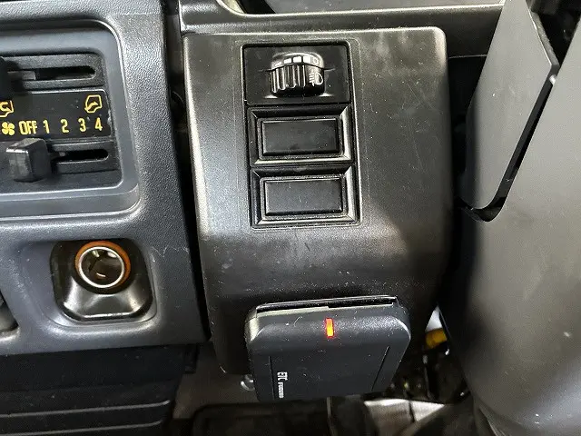 いすゞ エルフ PB-NKR81A(2WD)の写真46