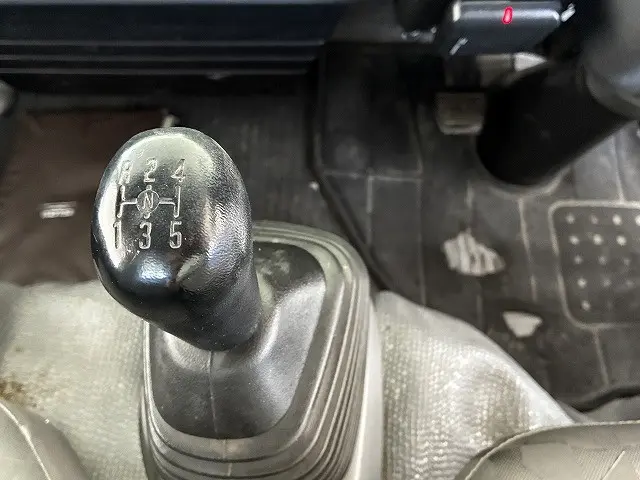 いすゞ エルフ PB-NKR81A(2WD)の写真47
