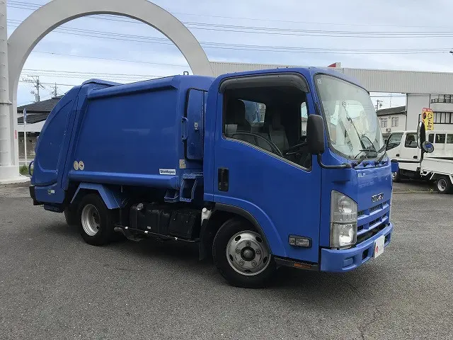 いすゞ エルフ BKG-NMR85AN(2WD)の写真6