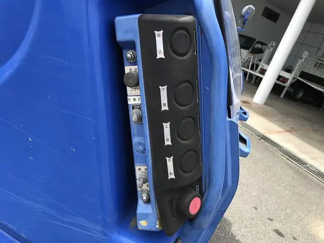 いすゞ エルフ BKG-NMR85AN(2WD)の写真47