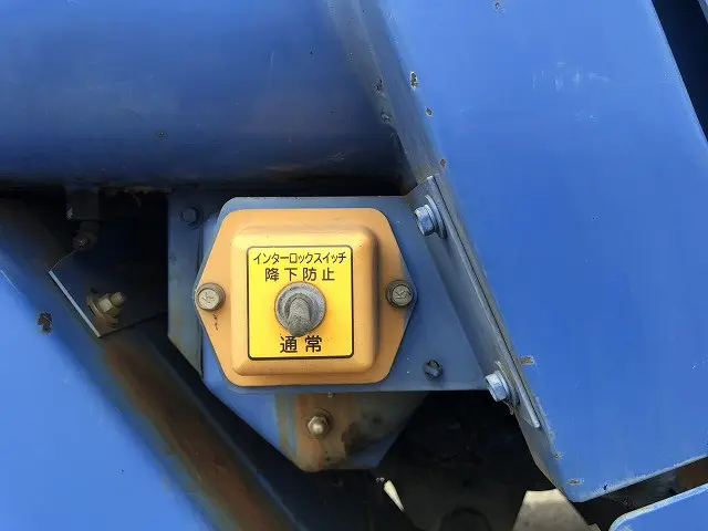 いすゞ エルフ BKG-NMR85AN(2WD)の写真48