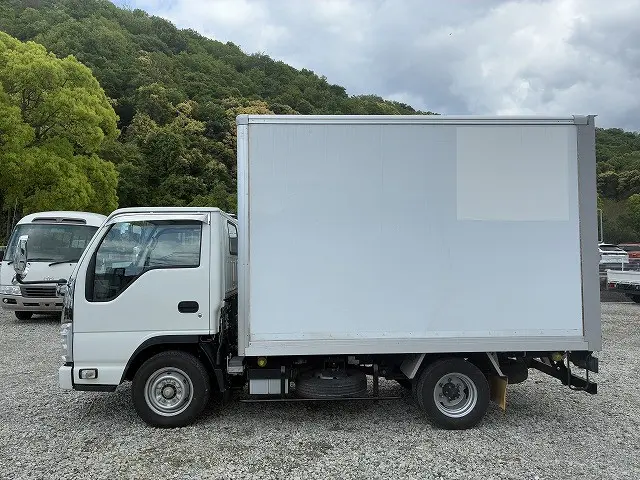 いすゞ エルフ 2RG-NHR88AN(2WD)の写真4