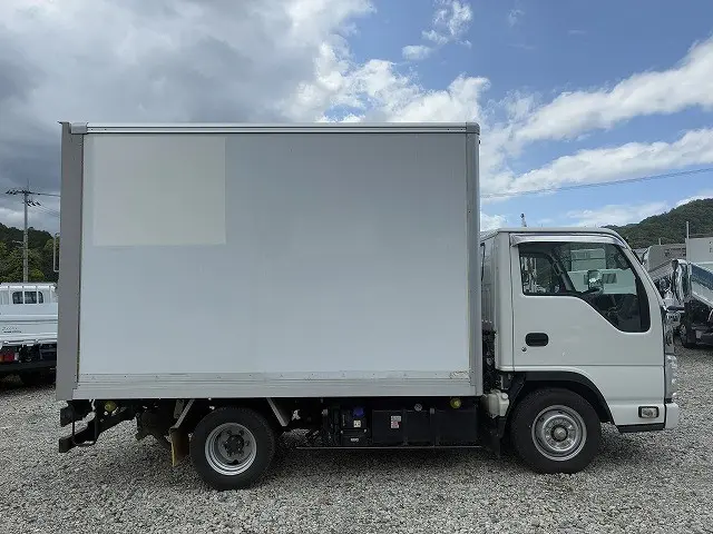 いすゞ エルフ 2RG-NHR88AN(2WD)の写真5