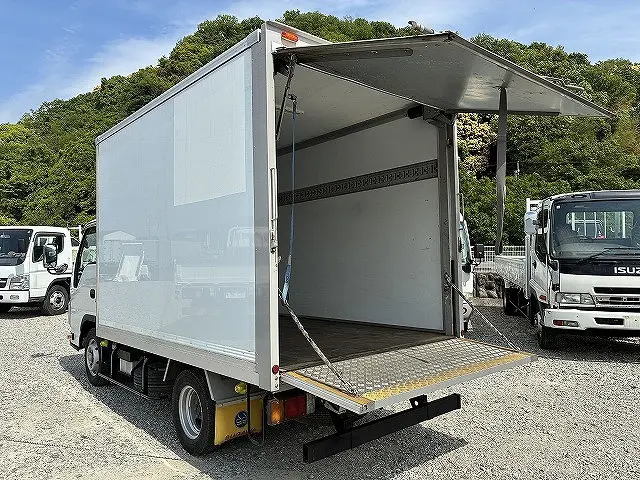 いすゞ エルフ 2RG-NHR88AN(2WD)の写真13