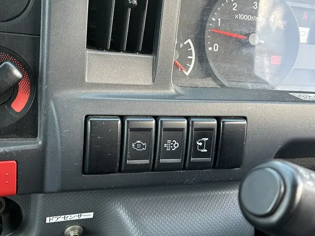 いすゞ エルフ 2RG-NHR88AN(2WD)の写真33