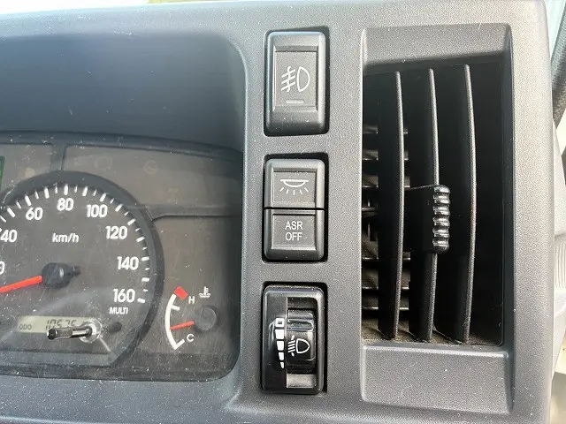 いすゞ エルフ 2RG-NHR88AN(2WD)の写真35