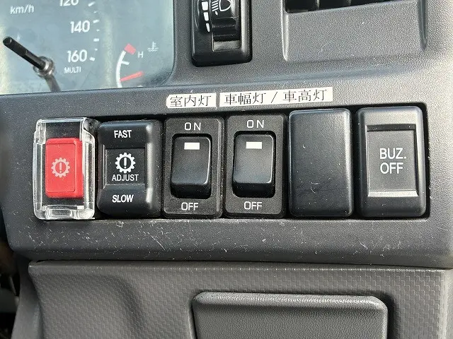 いすゞ エルフ 2RG-NHR88AN(2WD)の写真36