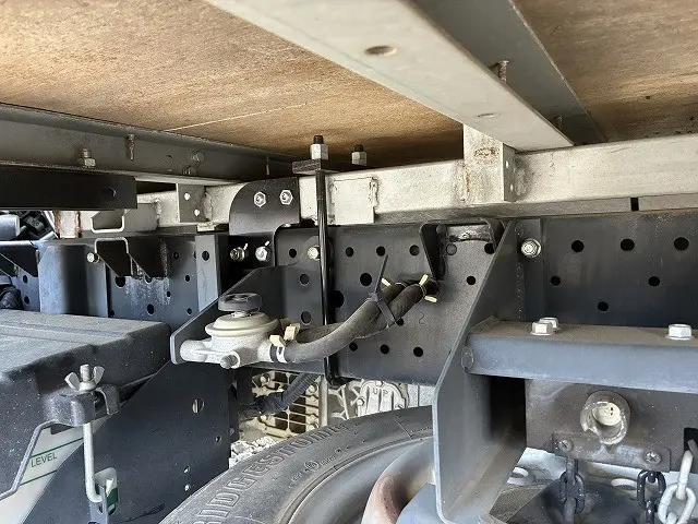 いすゞ エルフ 2RG-NHR88AN(2WD)の写真43