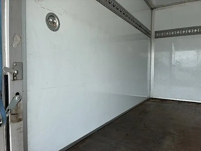 いすゞ エルフ 2RG-NHR88AN(2WD)の写真48