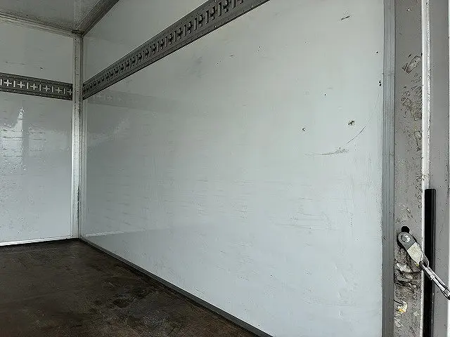 いすゞ エルフ 2RG-NHR88AN(2WD)の写真49