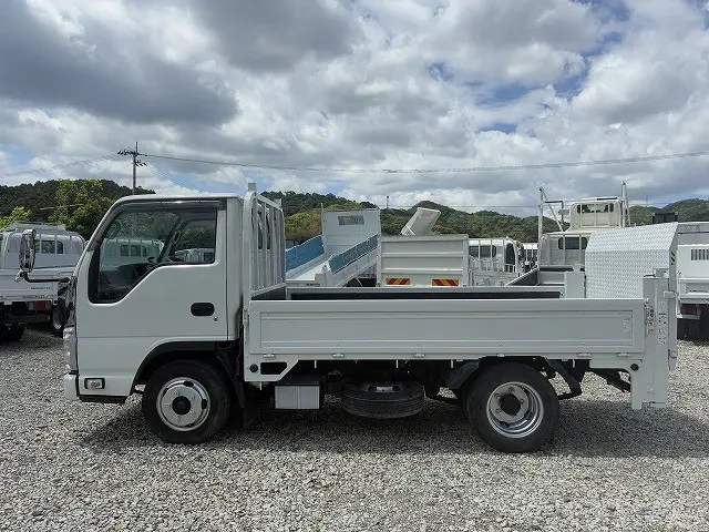 いすゞ エルフ TKG-NHR85A(2WD)の写真4