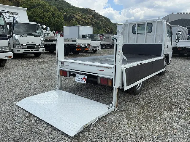 いすゞ エルフ TKG-NHR85A(2WD)の写真15