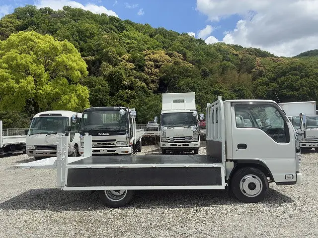 いすゞ エルフ TKG-NHR85A(2WD)の写真33