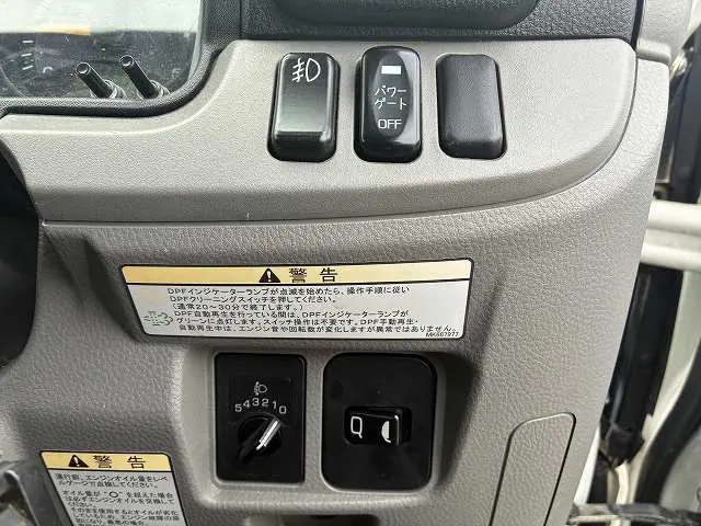 三菱 キャンター 2RG-FBA20(2WD)の写真37